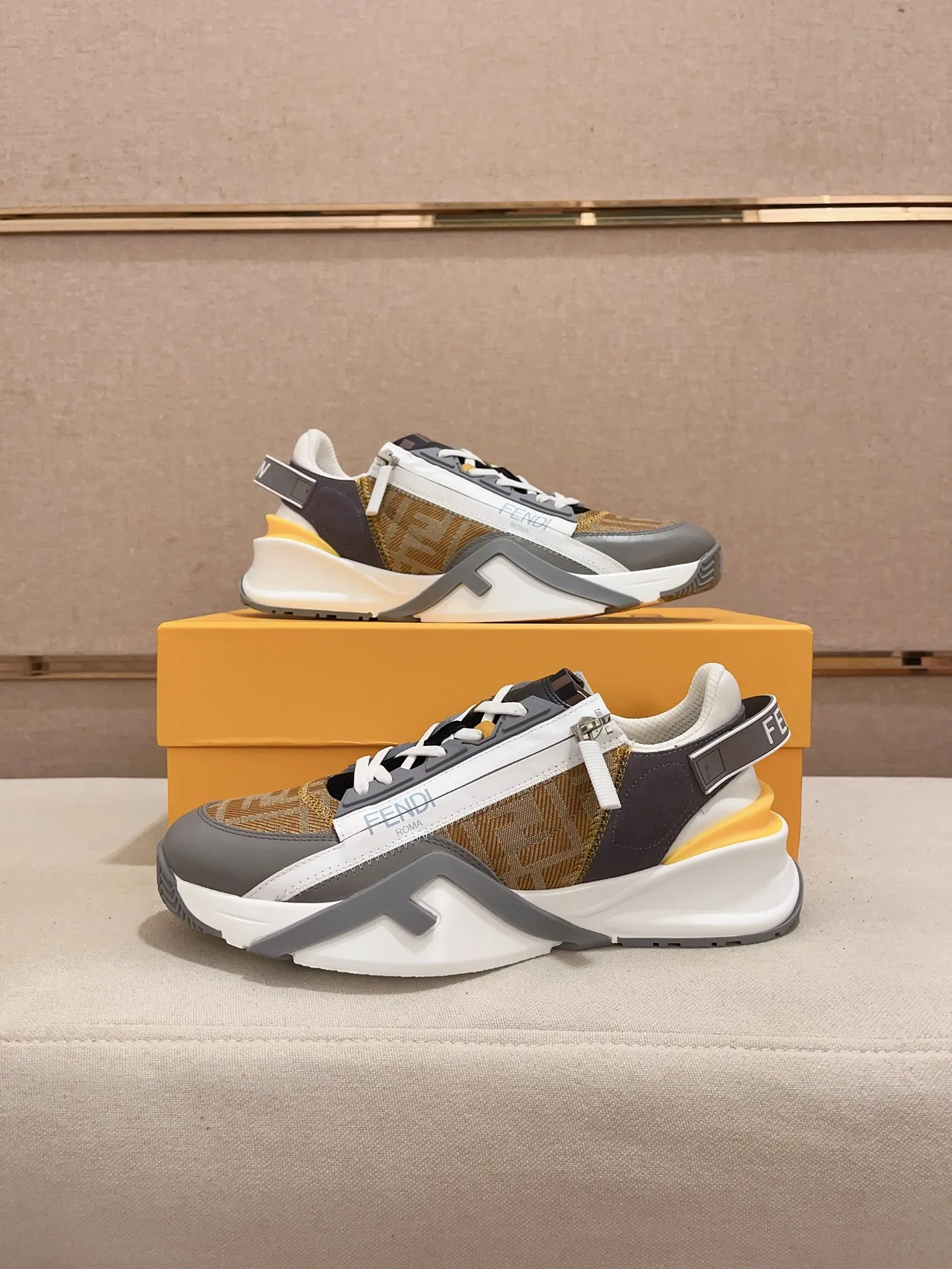 Men's shoes💰: 540💰(Higher version) [Fendi] Fendi's latest casual shoes for men! Available at counters simultaneously! A one-to-one replica of the original. Made entirely of imported top-grain calfskin, the interior is made of top-grain water-dyed cowhide, and the original factory-supplied rubber outsole. Leading new fashion concepts. Matching code: 38-44 can be customized, 45 is not returnable!